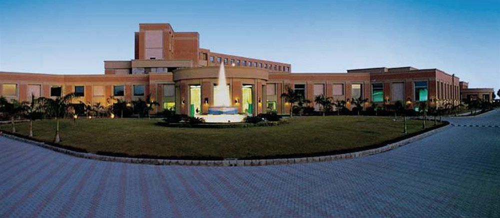 Aveda Hotel - Ludhiana Zewnętrze zdjęcie