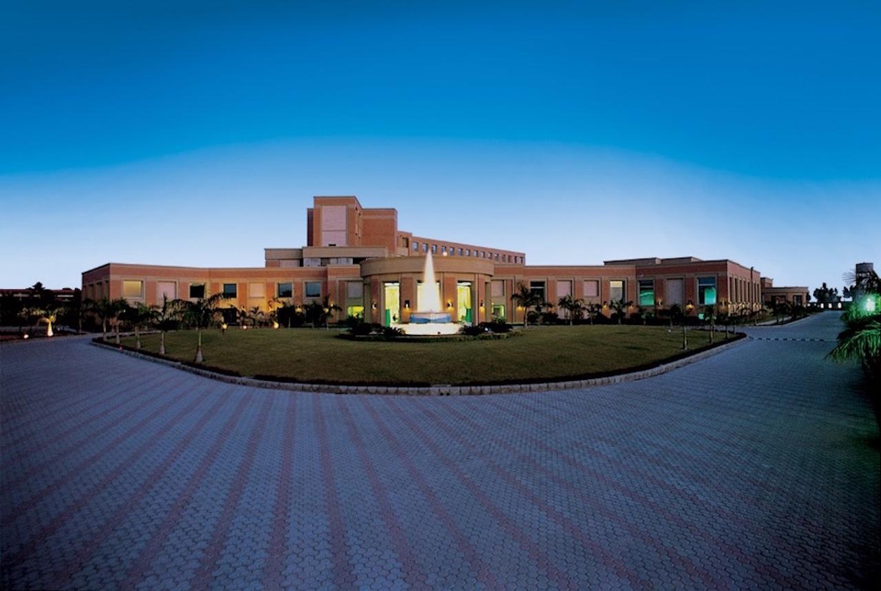 Aveda Hotel - Ludhiana Zewnętrze zdjęcie